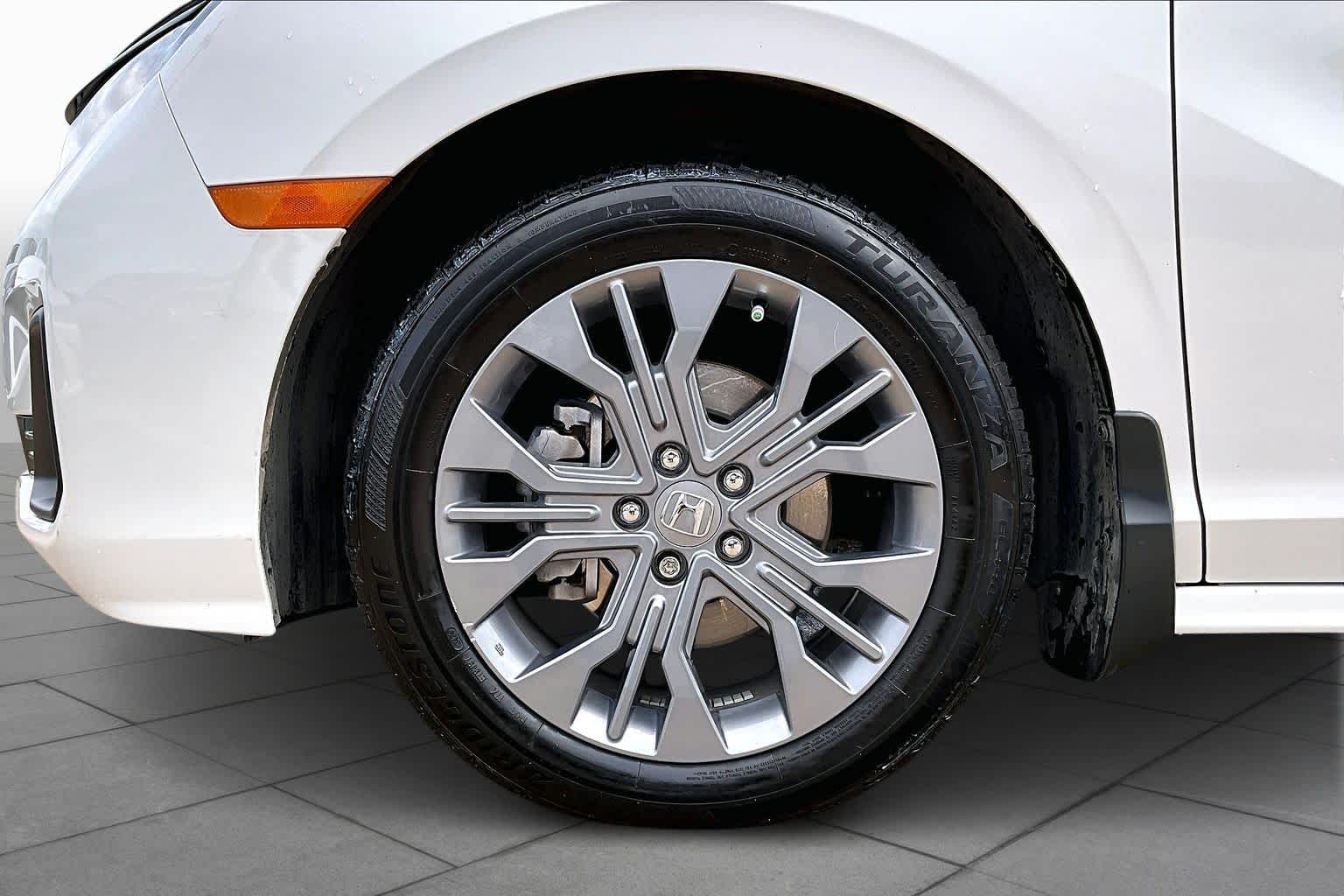 2025 Honda Odyssey Touring Platinum White Pearl at Honda of Clear Lake
