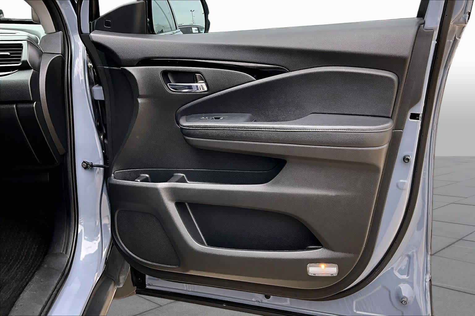 2022 Honda Pilot Touring 7-Passenger Sonic Gray Pearl at AutoNation Chrysler Jeep Dodge Ram Spring