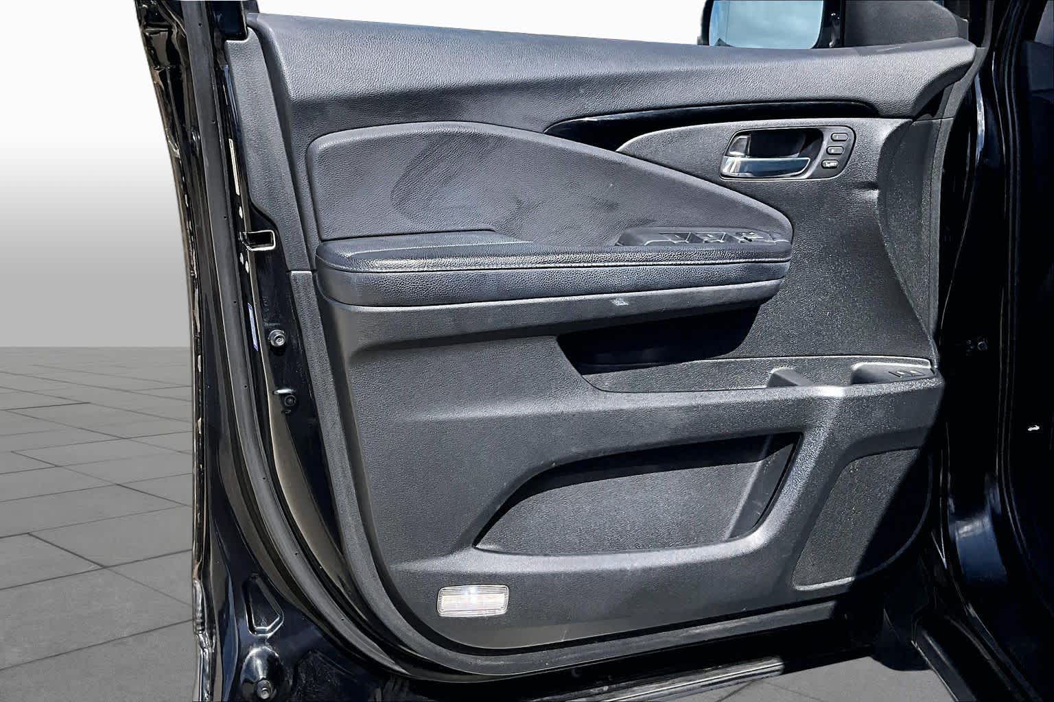 2016 Honda Pilot Touring Crystal Black Pearl at Beck & Masten Kia