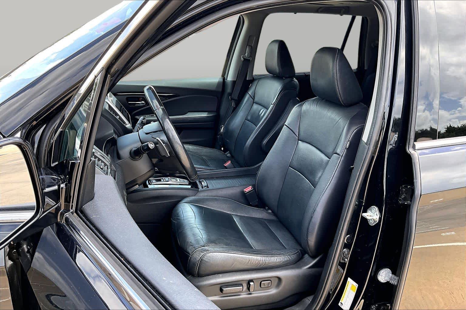 2018 Honda Pilot Touring Crystal Black Pearl at Mercedes-Benz of Houston North