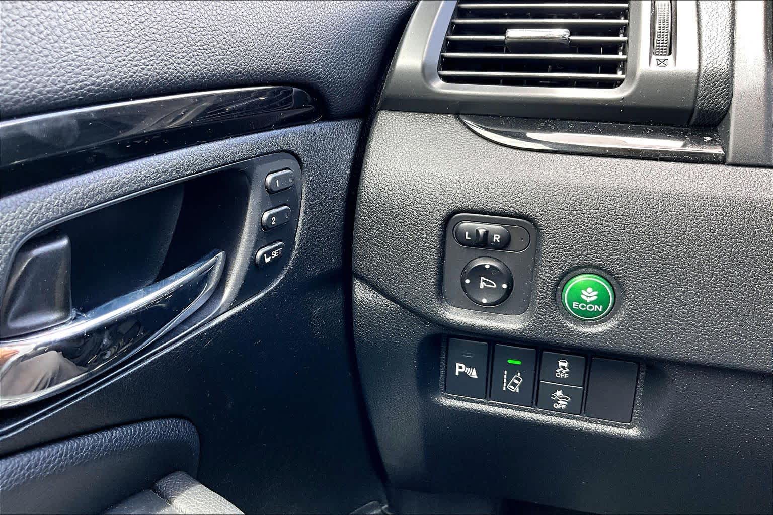 2018 Honda Pilot Touring Crystal Black Pearl at Mercedes-Benz of Houston North