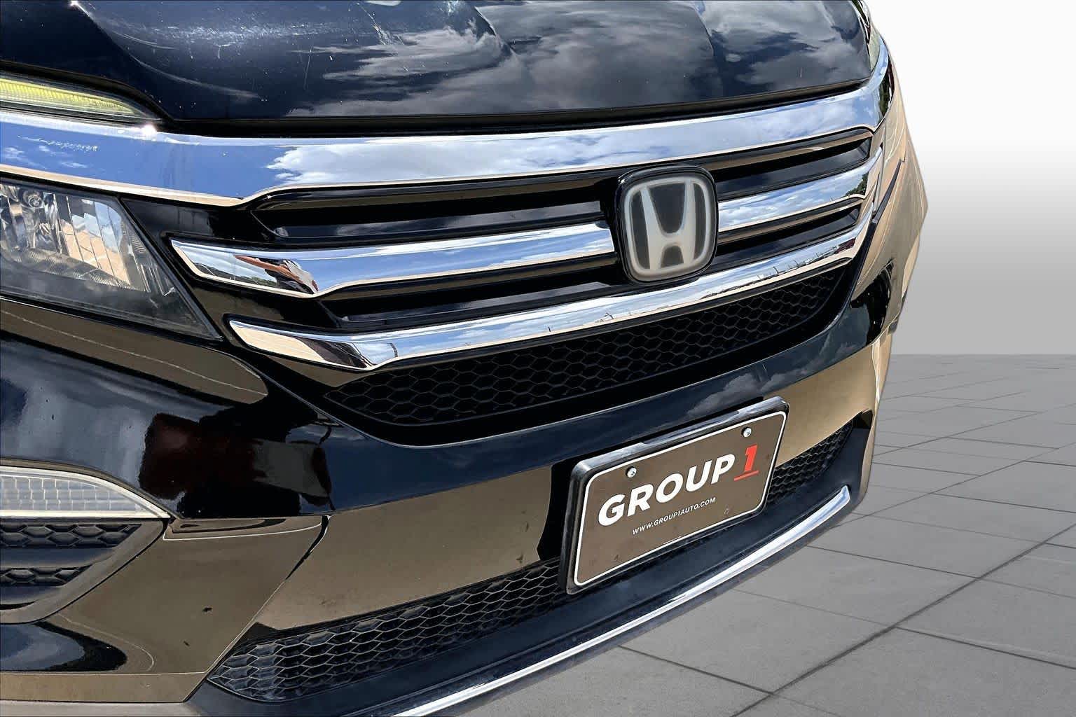 2018 Honda Pilot Touring Crystal Black Pearl at Mercedes-Benz of Houston North