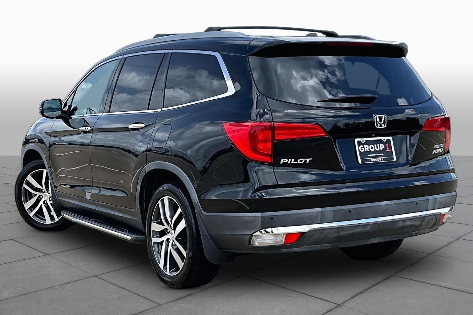 2018 Honda Pilot Touring Crystal Black Pearl at Mercedes-Benz of Houston North