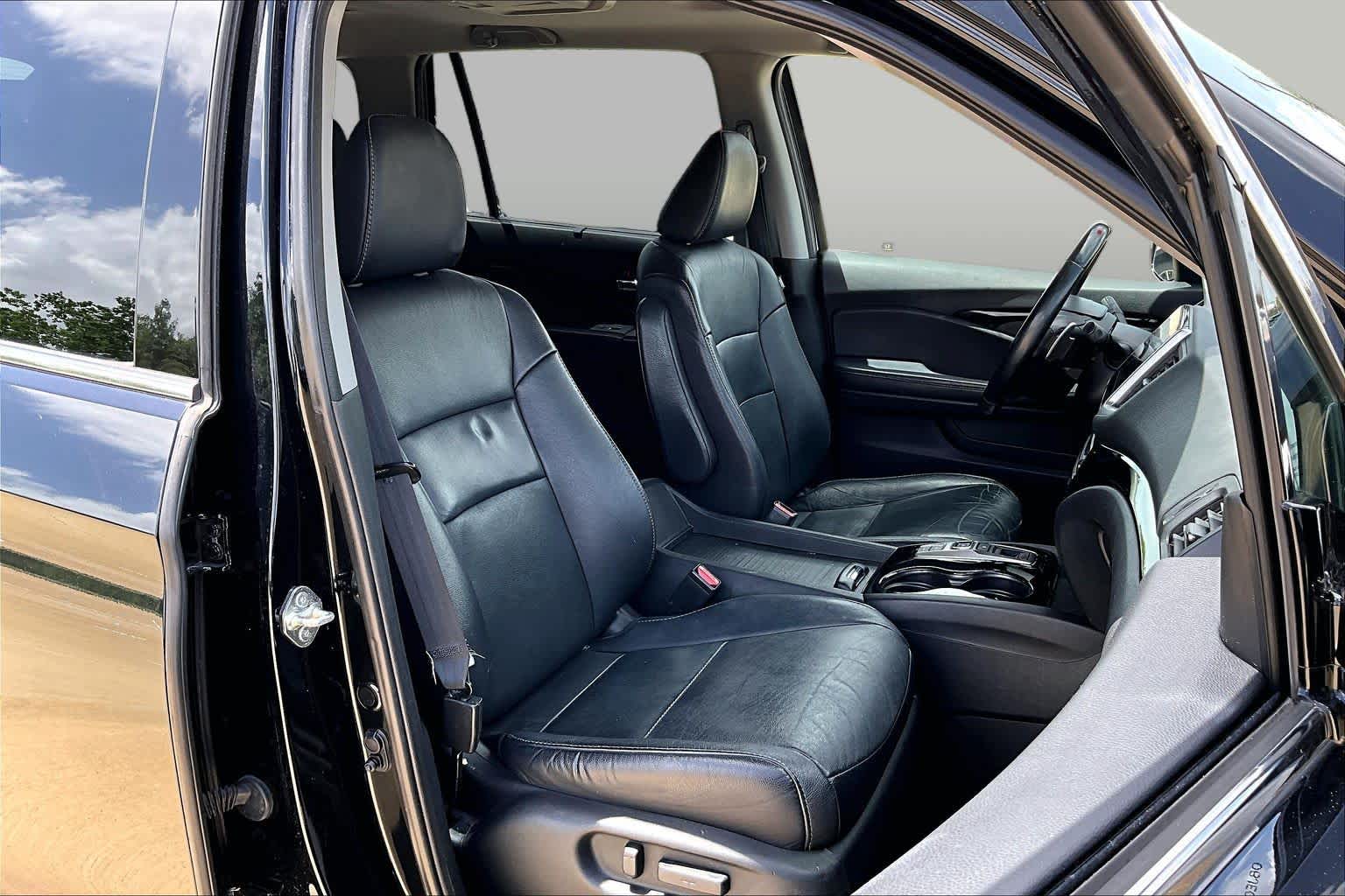 2018 Honda Pilot Touring Crystal Black Pearl at Mercedes-Benz of Houston North