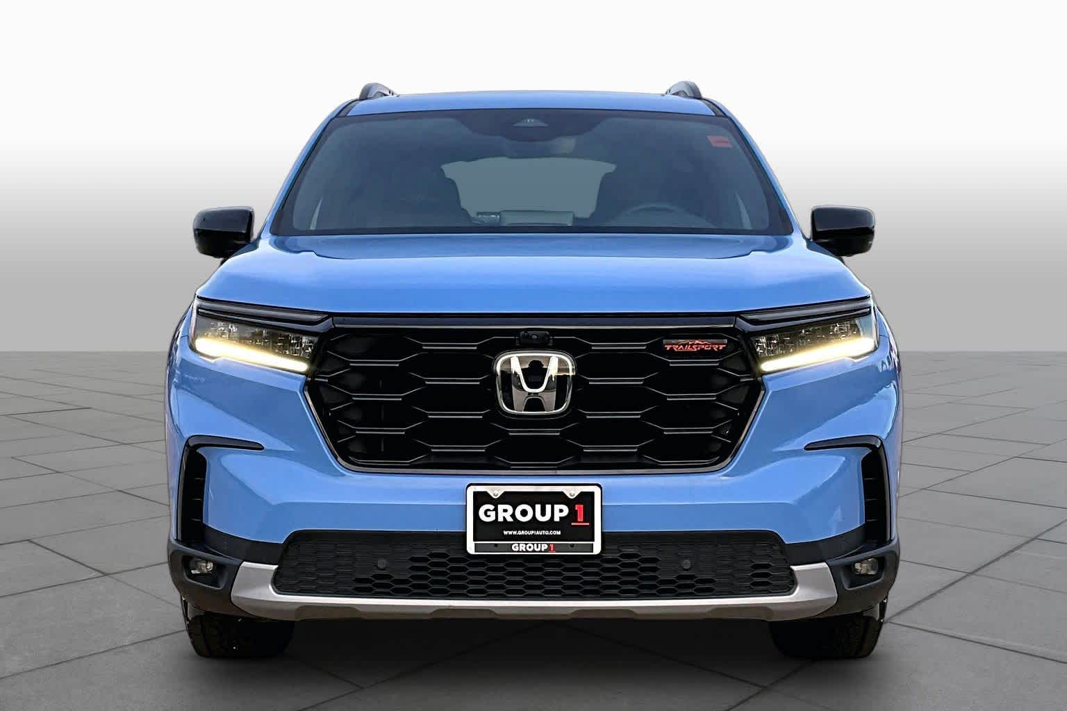 2025 Honda Pilot photo 3 of 36