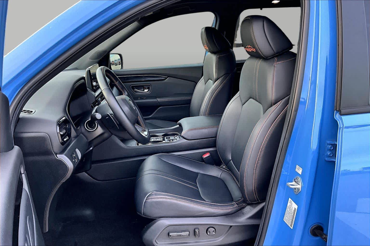 2025 Honda Pilot photo 7 of 36