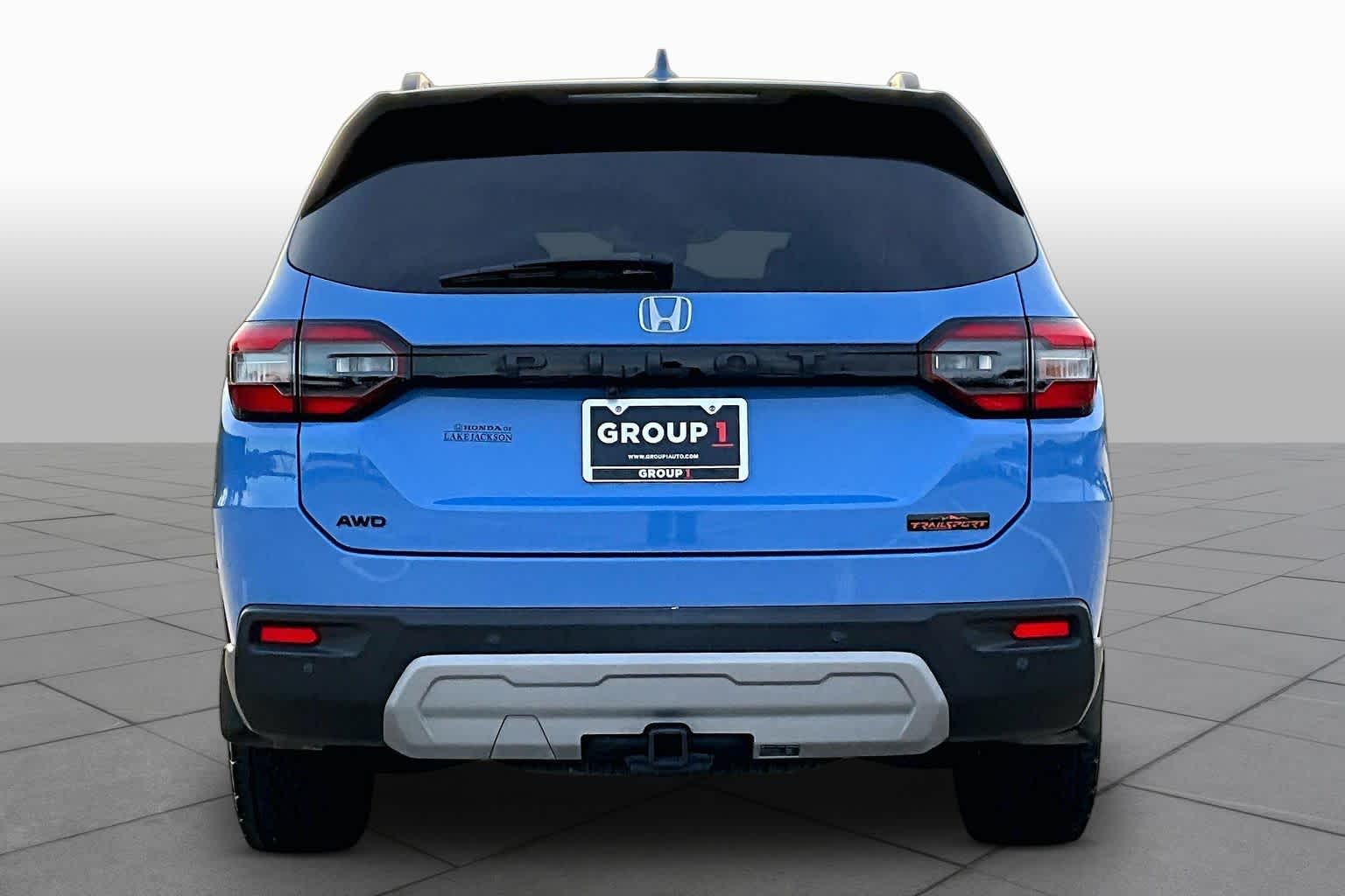 2025 Honda Pilot photo 4 of 36