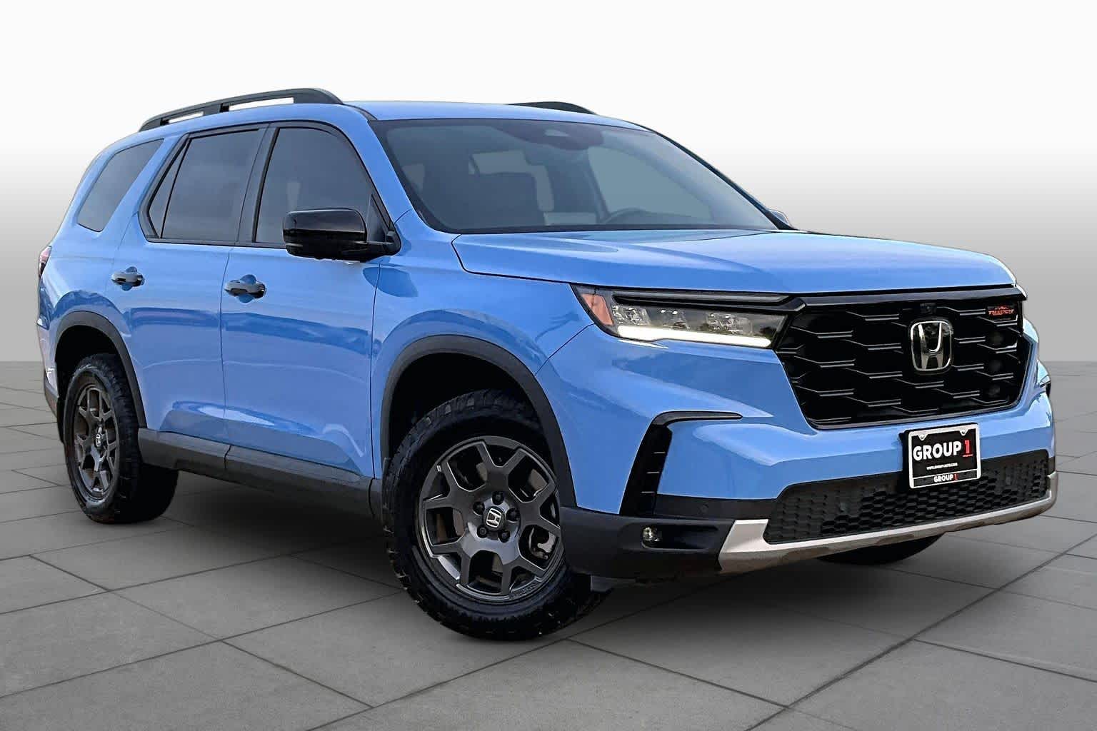 2025 Honda Pilot photo 2 of 36