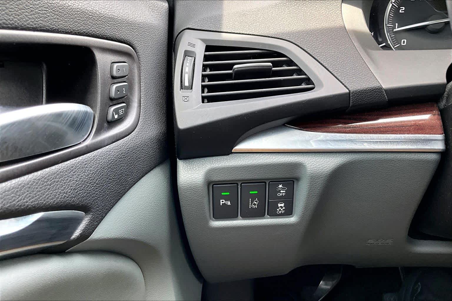 2016 Acura MDX w/Advance Graphite Luster Metallic at AutoNation USA Katy
