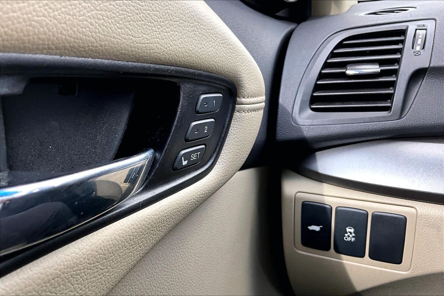 2013 Acura RDX Tech Pkg White Diamond Pearl at Lexus Southwest Houston