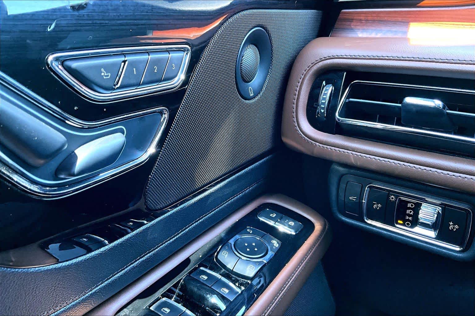 2024 Lincoln Aviator Reserve Pristine White Metallic Tri-Coat at Tomball Ford