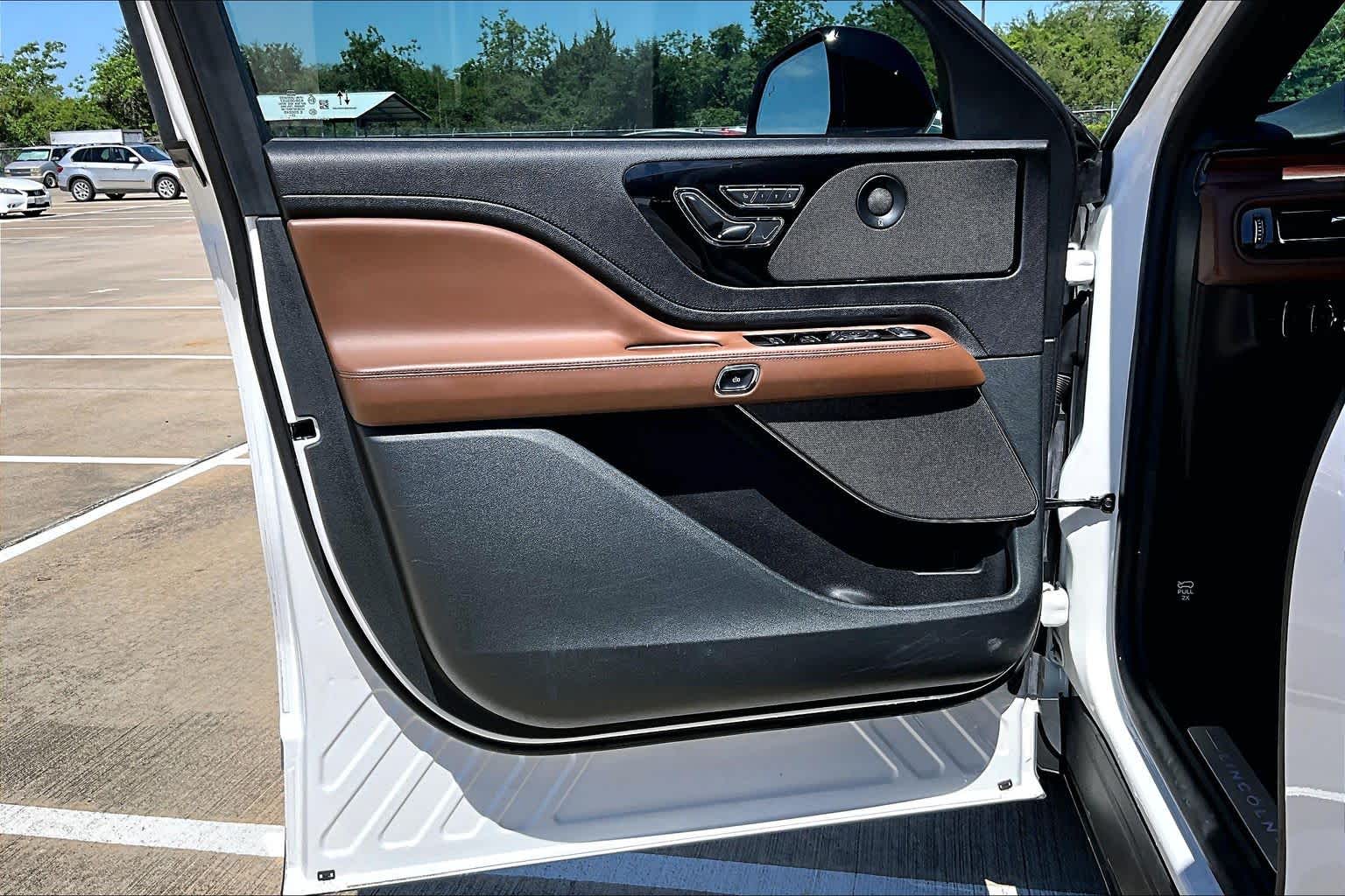 2024 Lincoln Aviator Reserve Pristine White Metallic Tri-Coat at Tomball Ford