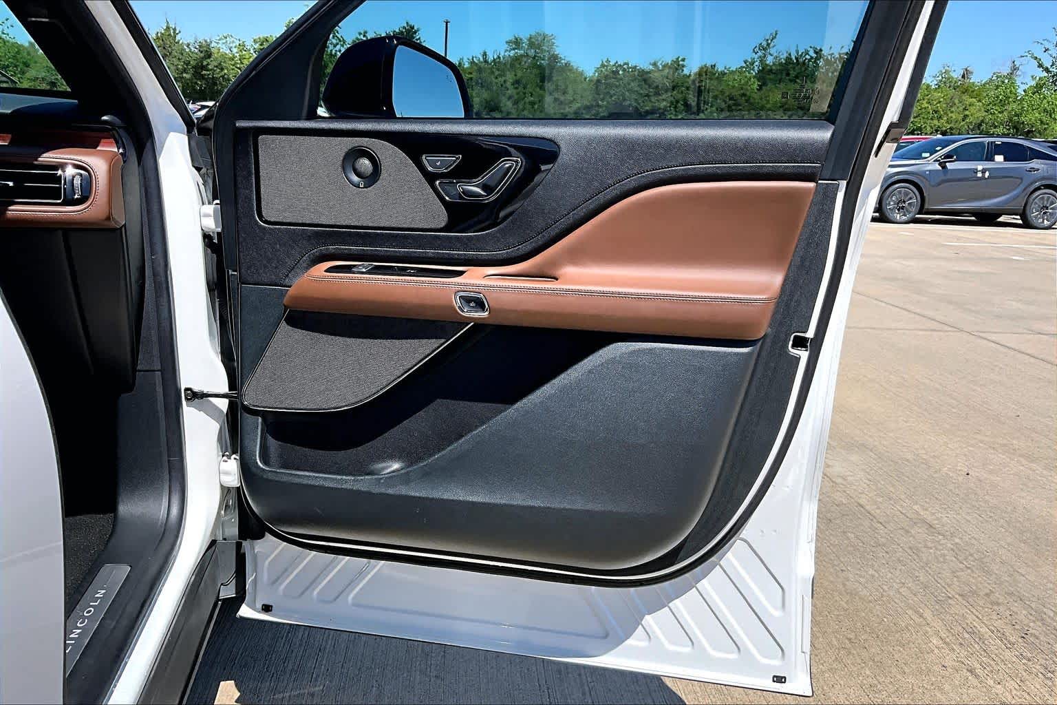 2024 Lincoln Aviator Reserve Pristine White Metallic Tri-Coat at Tomball Ford