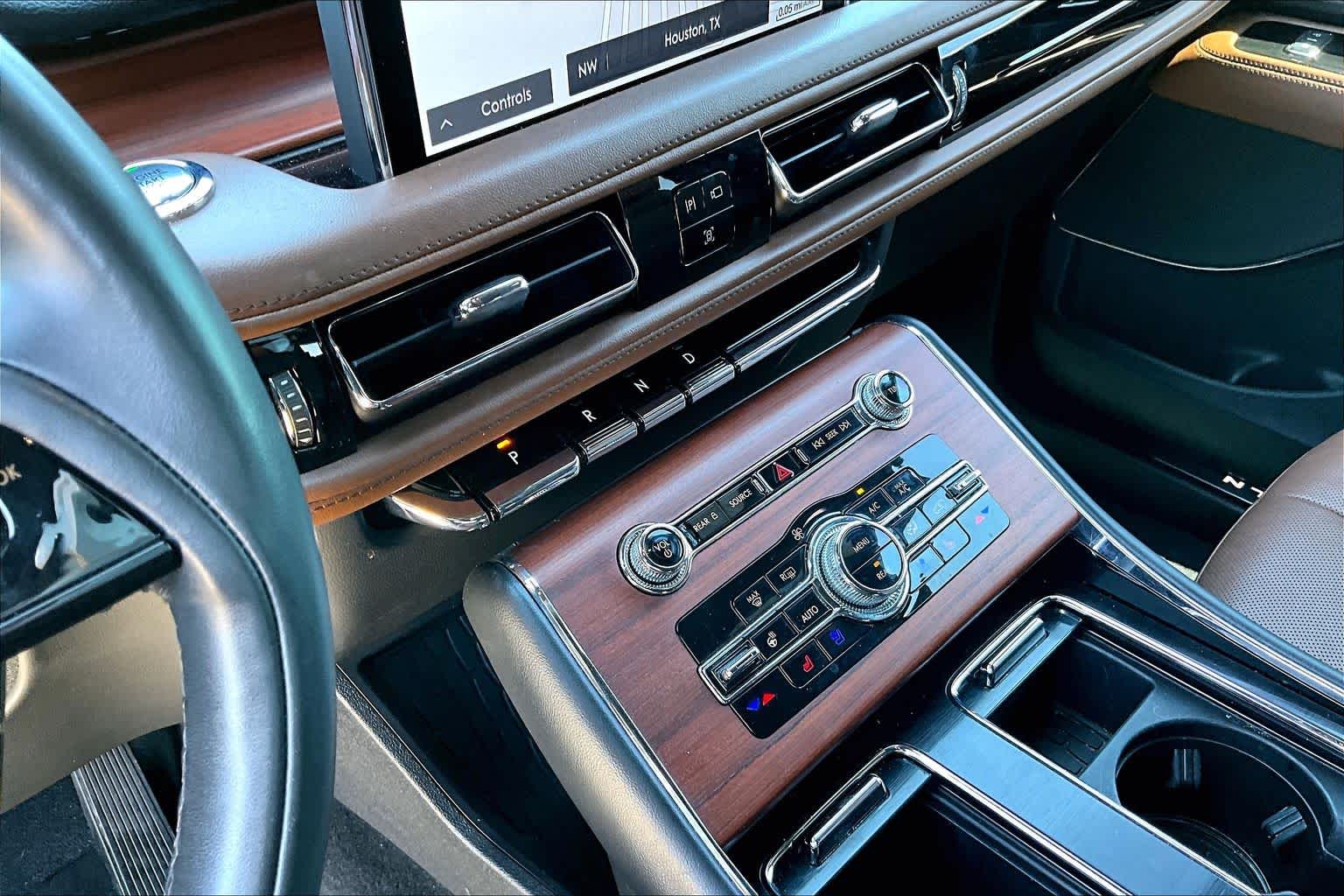 2024 Lincoln Aviator Reserve Pristine White Metallic Tri-Coat at Tomball Ford