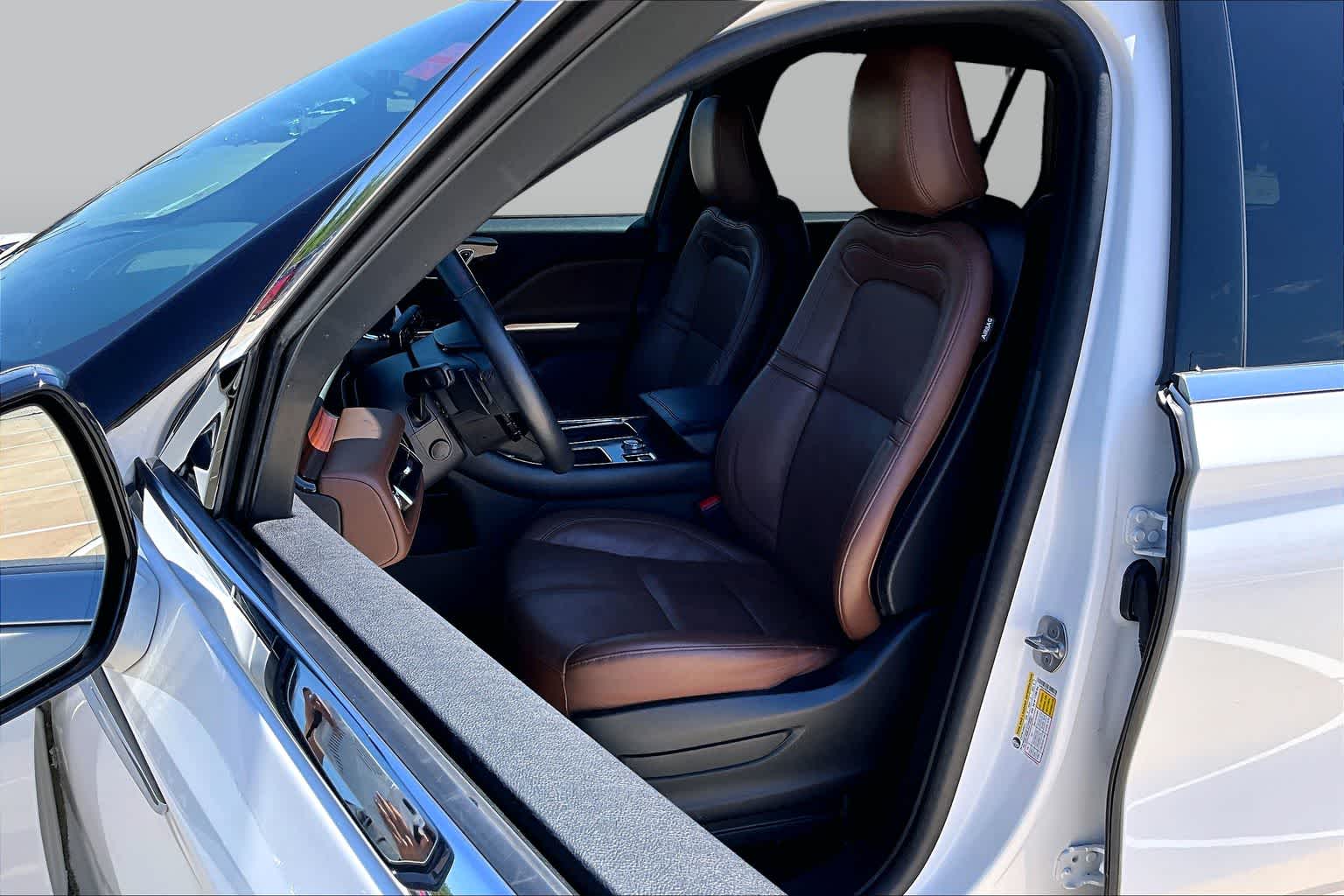 2024 Lincoln Aviator Reserve Pristine White Metallic Tri-Coat at Tomball Ford