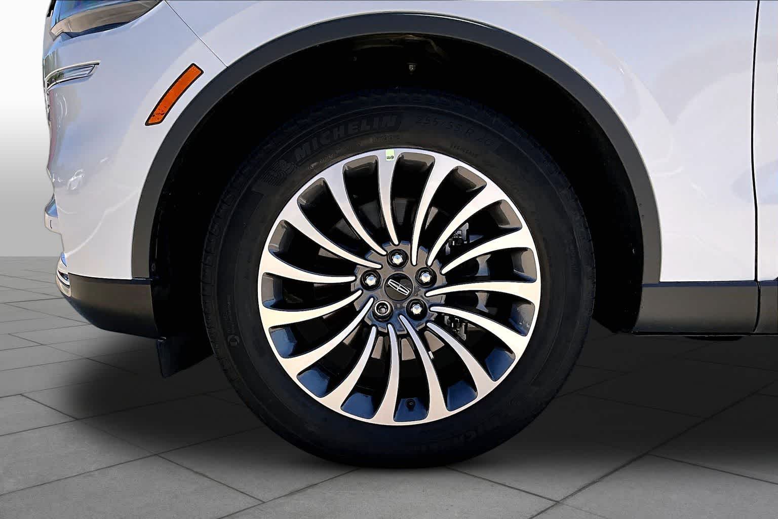 2024 Lincoln Aviator Reserve Pristine White Metallic Tri-Coat at Tomball Ford