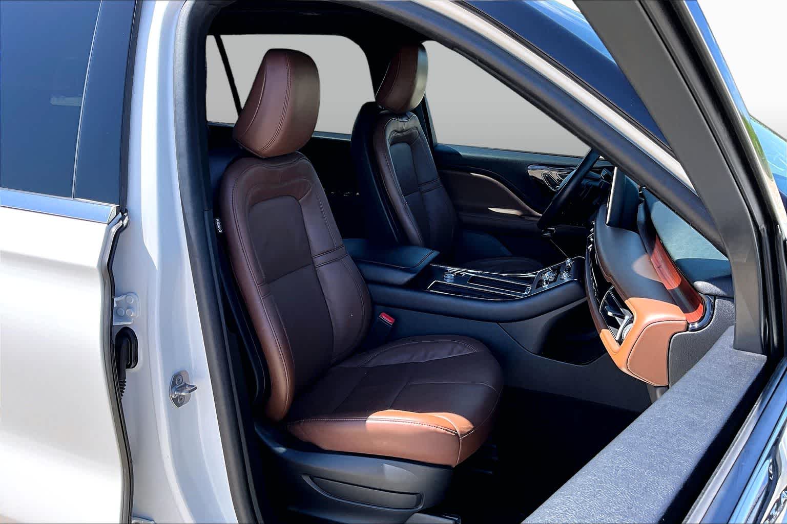 2024 Lincoln Aviator Reserve Pristine White Metallic Tri-Coat at Tomball Ford