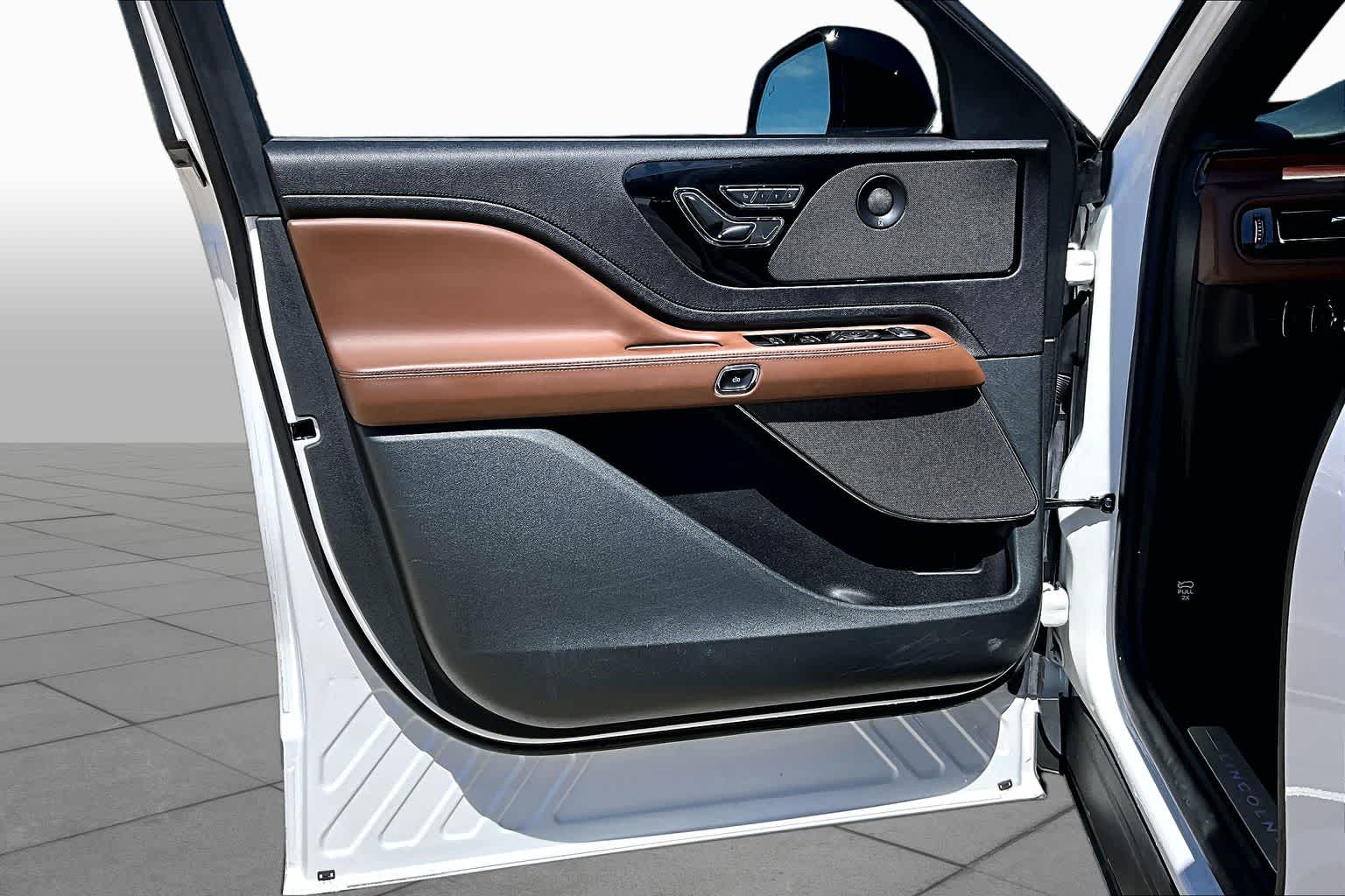 2024 Lincoln Aviator Reserve Pristine White Metallic Tri-Coat at Tomball Ford