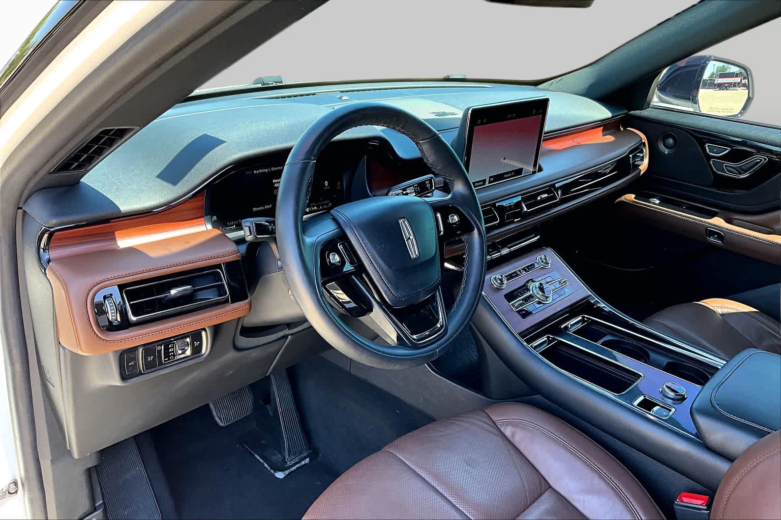 2024 Lincoln Aviator Reserve Pristine White Metallic Tri-Coat at Tomball Ford