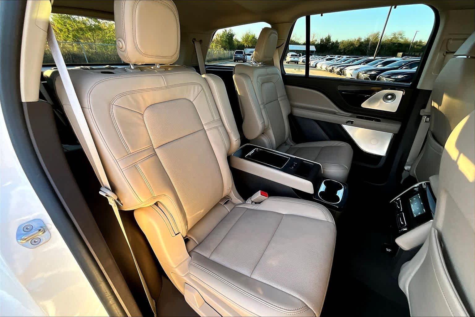 2020 Lincoln Aviator Reserve Pristine White Metallic Tri-Coat at Mercedes-Benz of Houston North