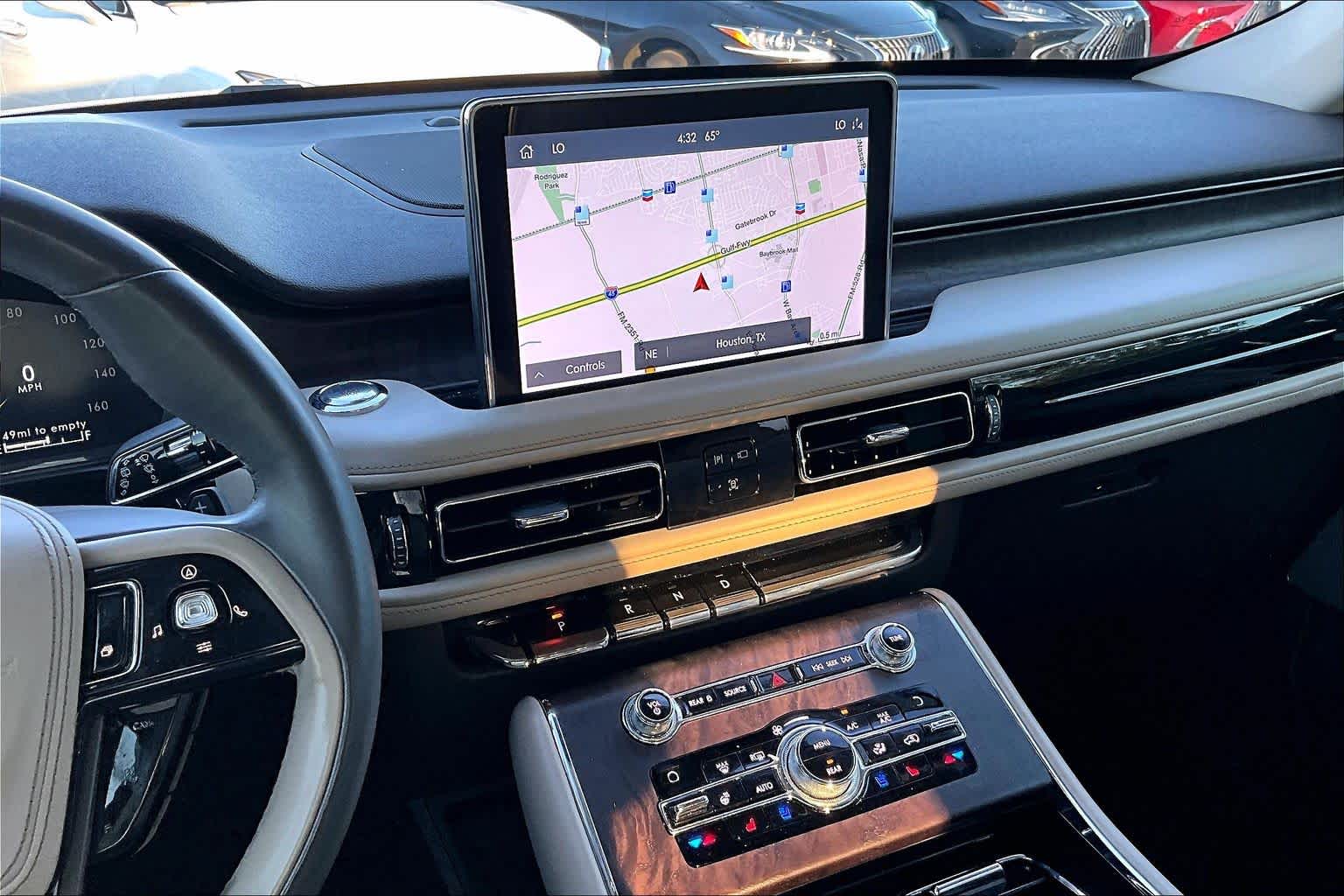 2020 Lincoln Aviator Reserve Pristine White Metallic Tri-Coat at Mercedes-Benz of Houston North
