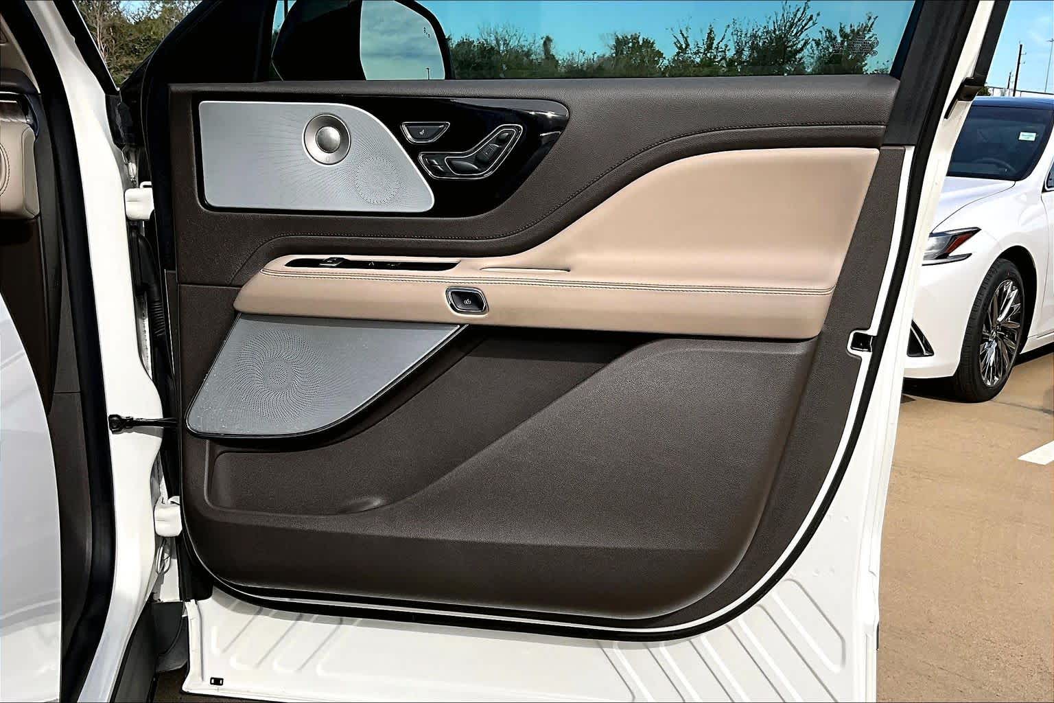 2020 Lincoln Aviator Reserve Pristine White Metallic Tri-Coat at Mercedes-Benz of Houston North