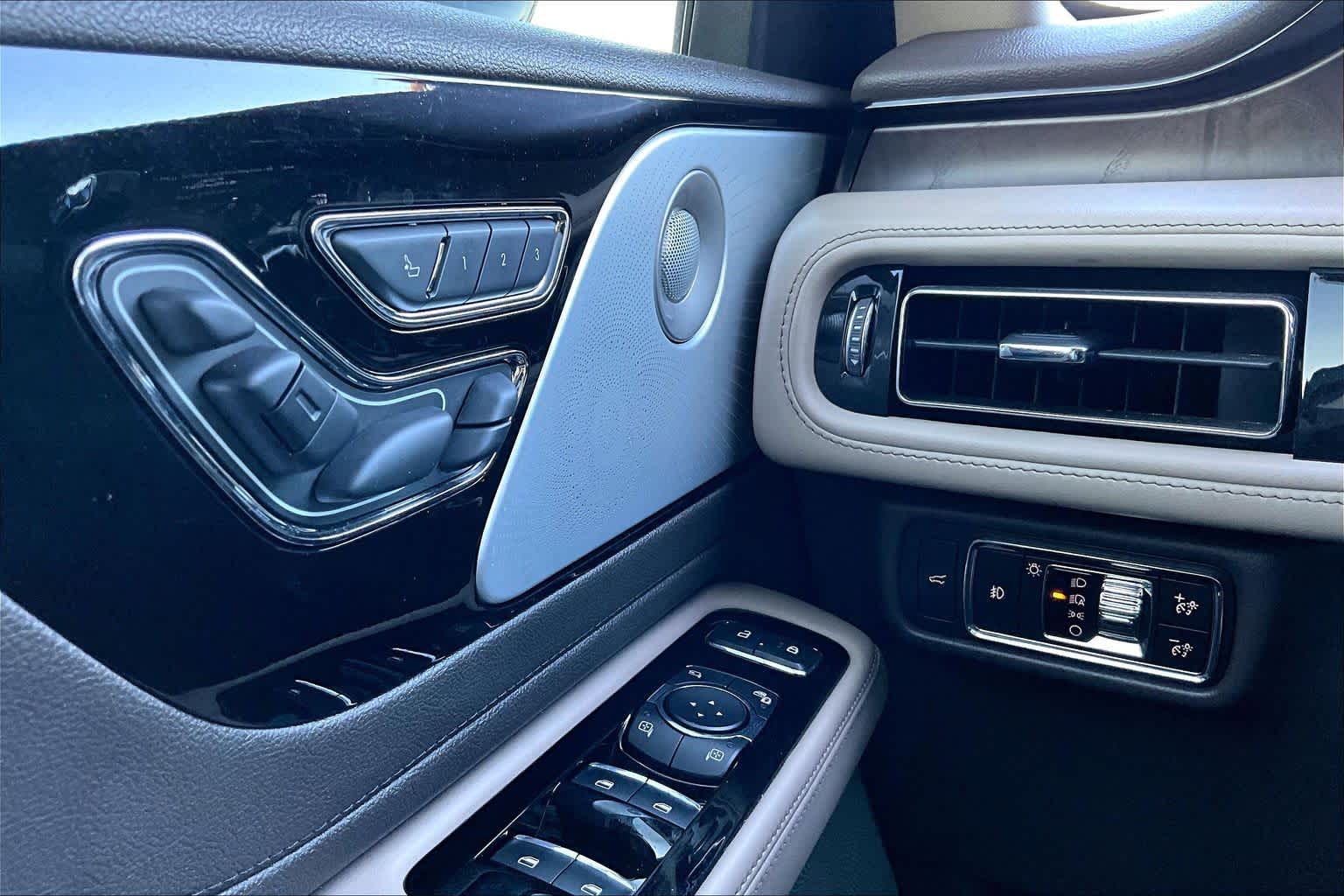 2020 Lincoln Aviator Reserve Pristine White Metallic Tri-Coat at Mercedes-Benz of Houston North