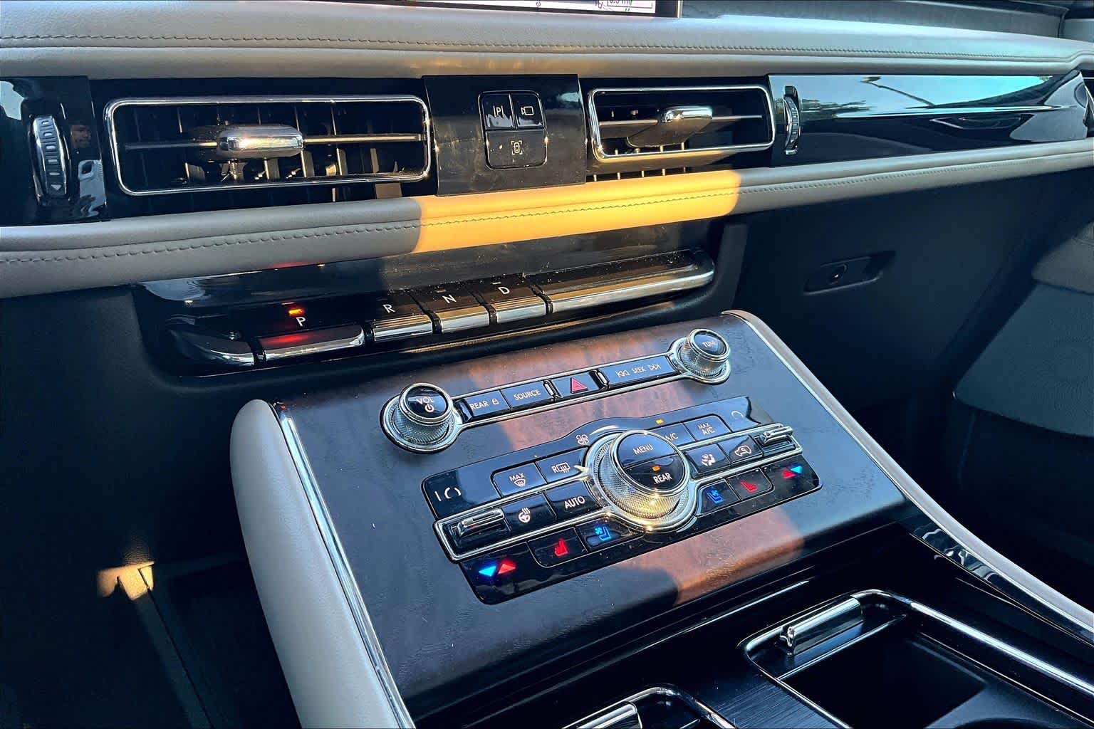 2020 Lincoln Aviator Reserve Pristine White Metallic Tri-Coat at Mercedes-Benz of Houston North