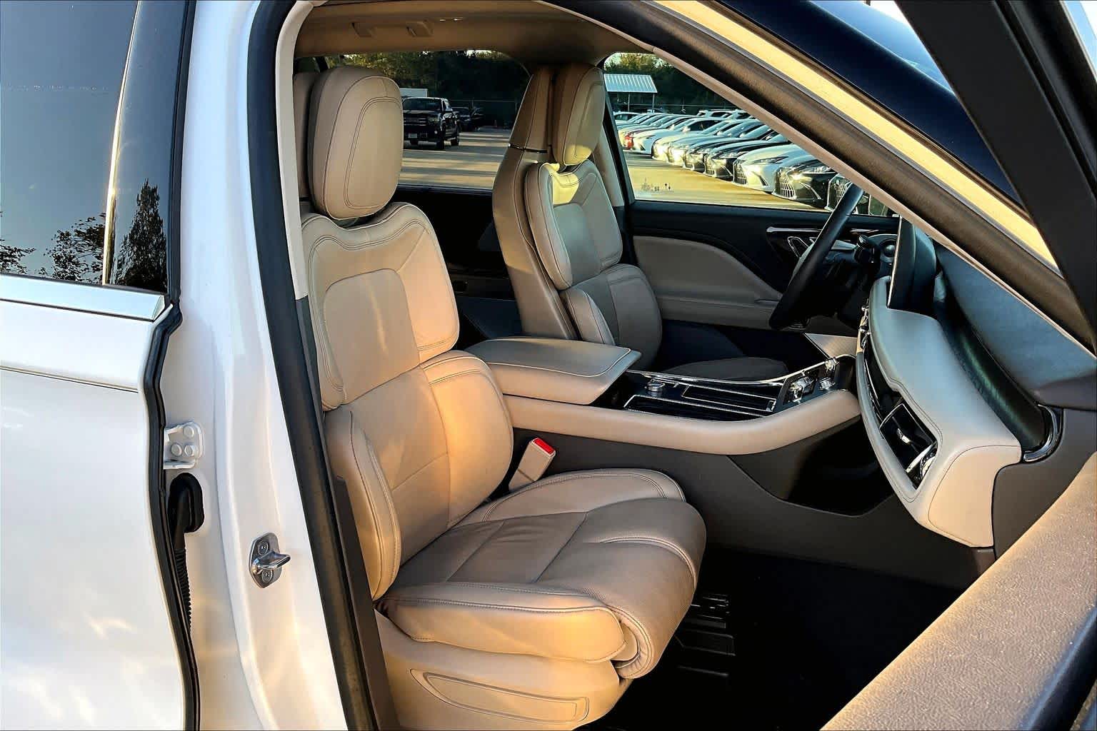 2020 Lincoln Aviator Reserve Pristine White Metallic Tri-Coat at Mercedes-Benz of Houston North