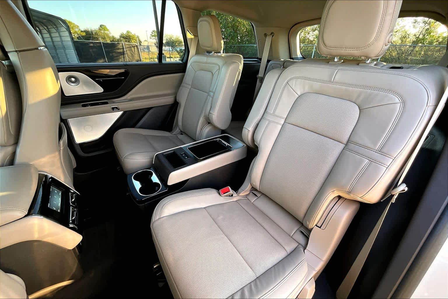 2020 Lincoln Aviator Reserve Pristine White Metallic Tri-Coat at Mercedes-Benz of Houston North