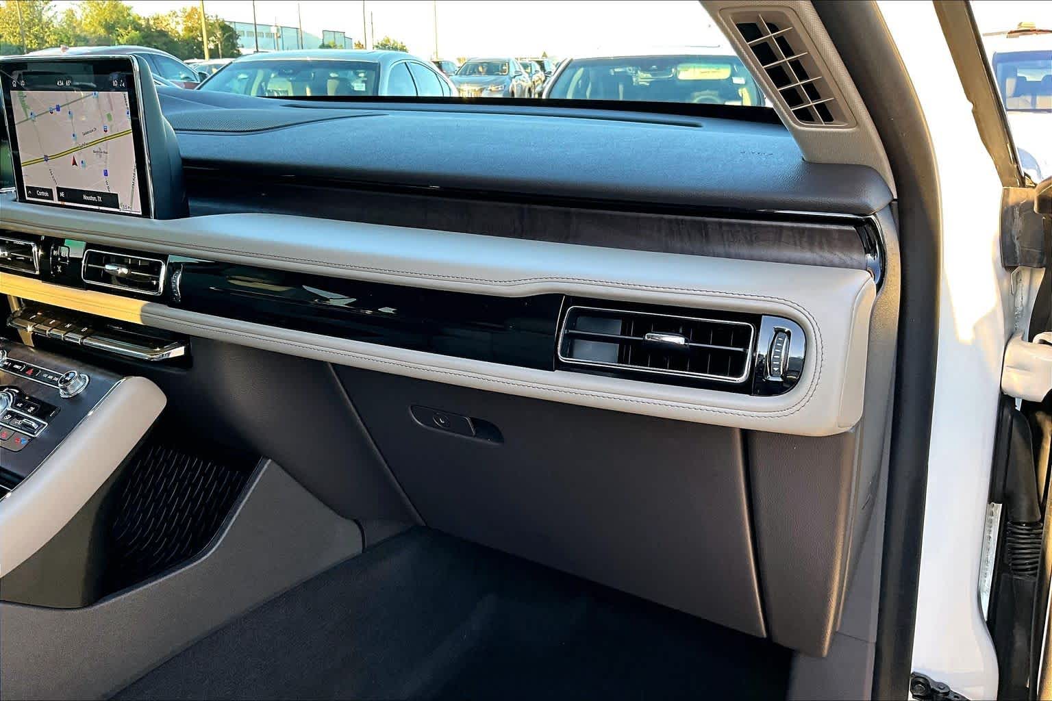 2020 Lincoln Aviator Reserve Pristine White Metallic Tri-Coat at Mercedes-Benz of Houston North