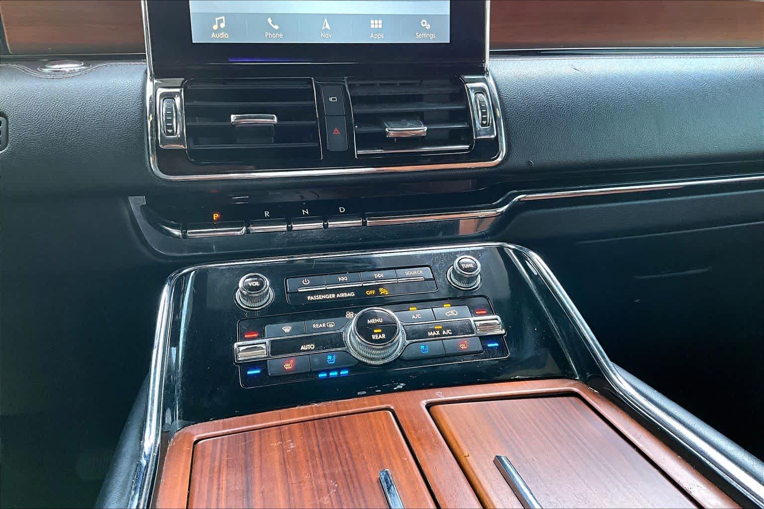 2019 Lincoln Navigator photo 33 of 35