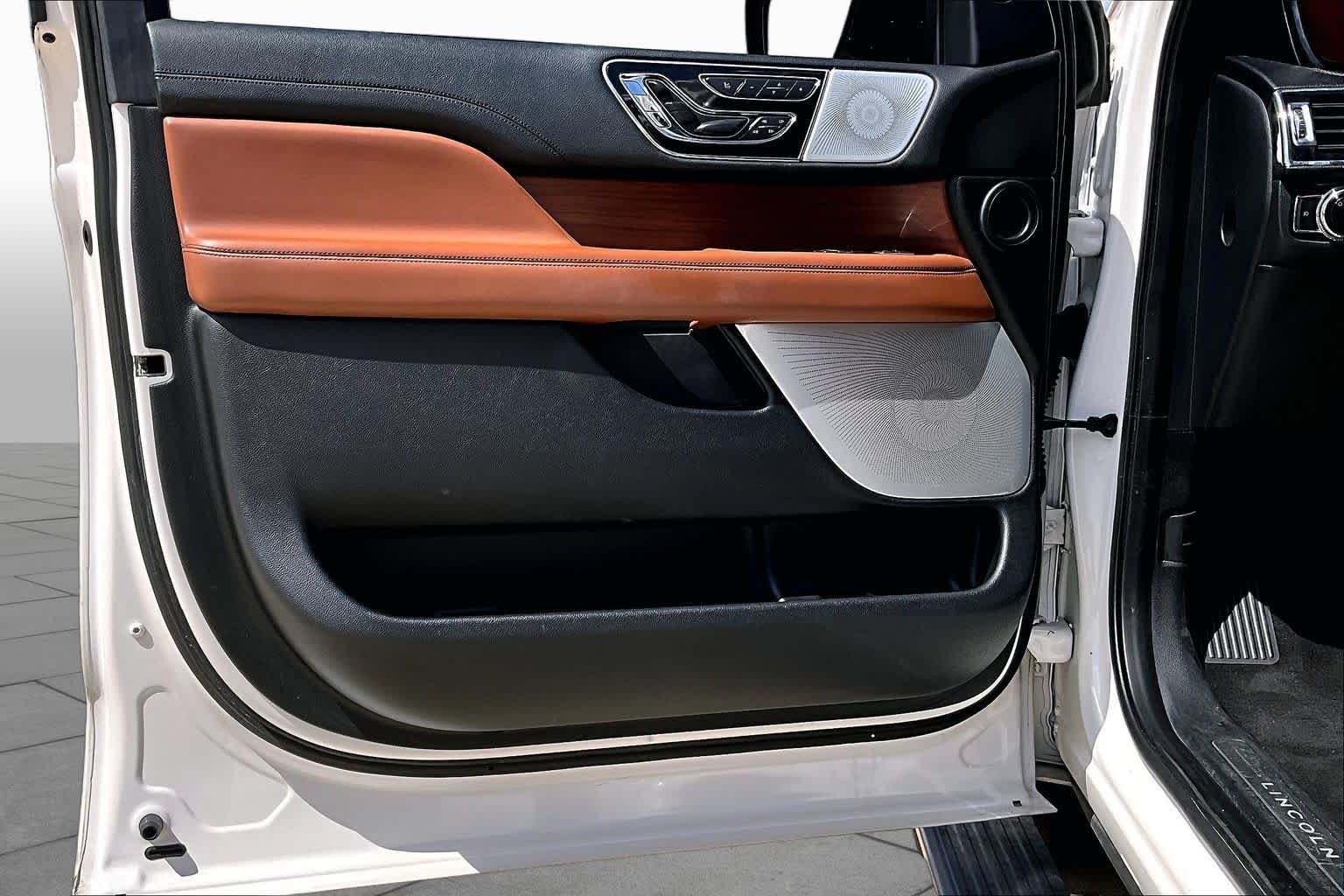 2019 Lincoln Navigator photo 21 of 35