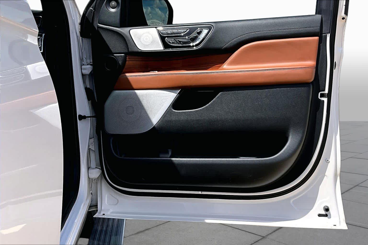 2019 Lincoln Navigator photo 22 of 35
