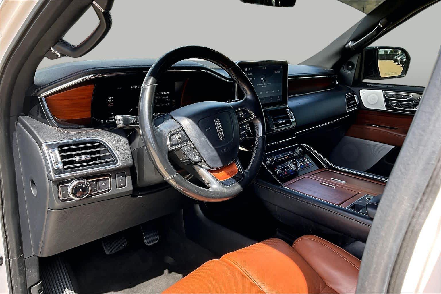 2019 Lincoln Navigator photo 17 of 35