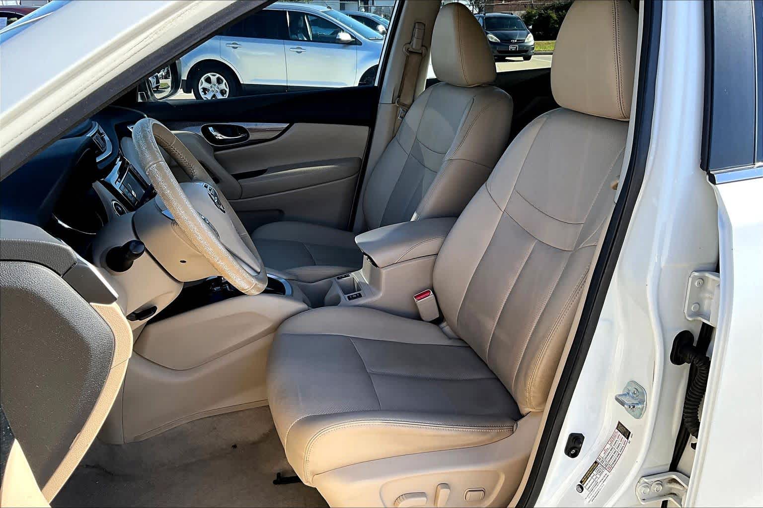 2015 Nissan Rogue SL Pearl White at Sterling McCall Nissan