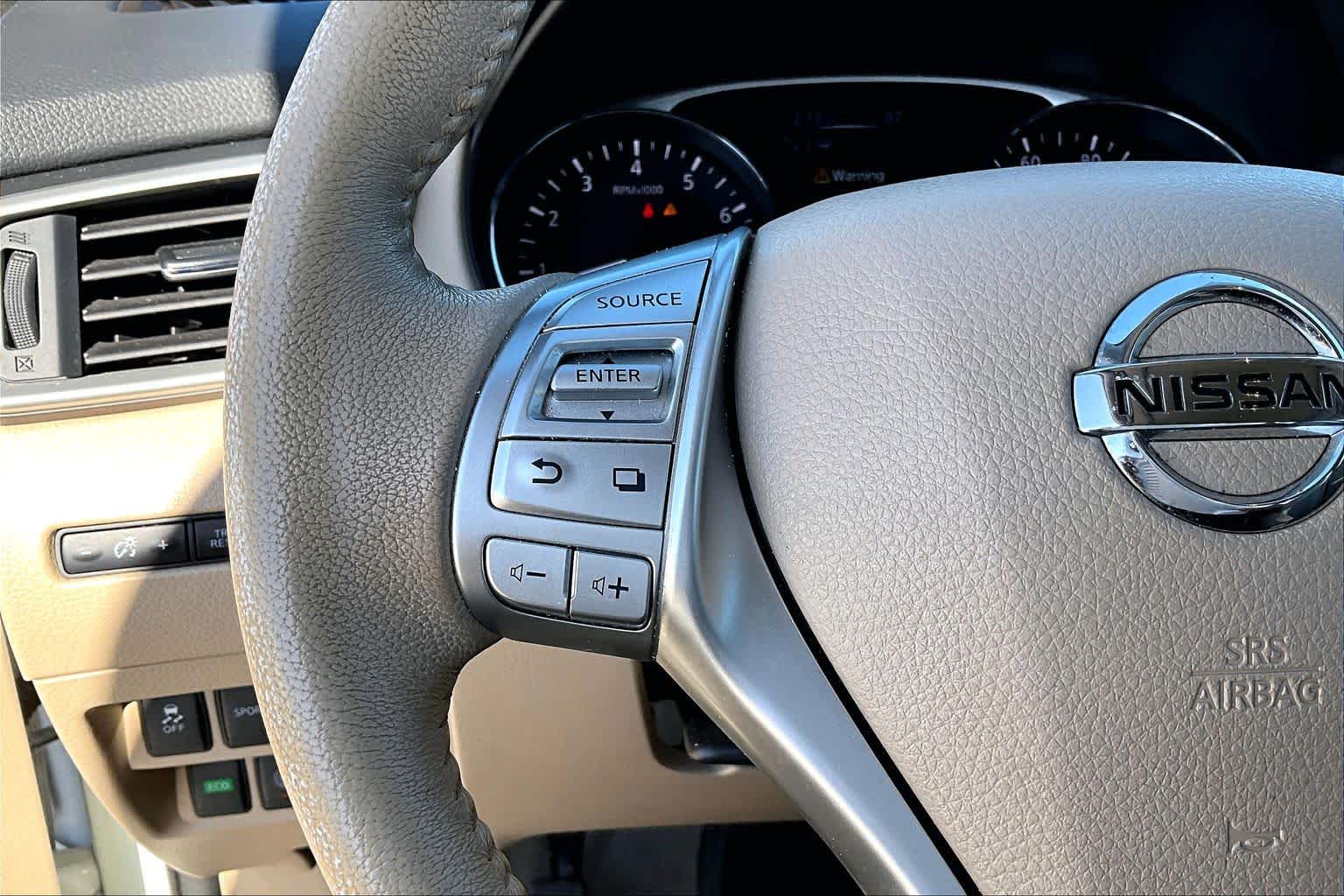 2015 Nissan Rogue SL Pearl White at Sterling McCall Nissan