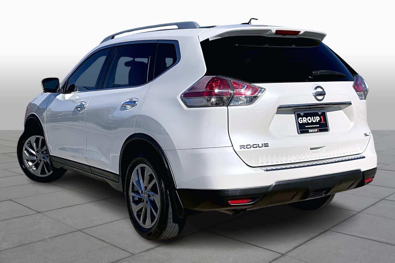 2015 Nissan Rogue SL Pearl White at Sterling McCall Nissan