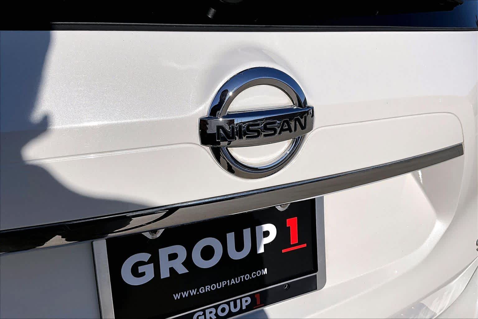 2015 Nissan Rogue SL Pearl White at Sterling McCall Nissan
