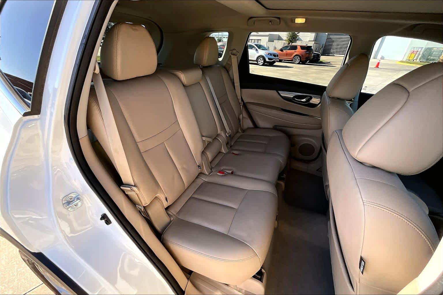 2015 Nissan Rogue SL Pearl White at Sterling McCall Nissan