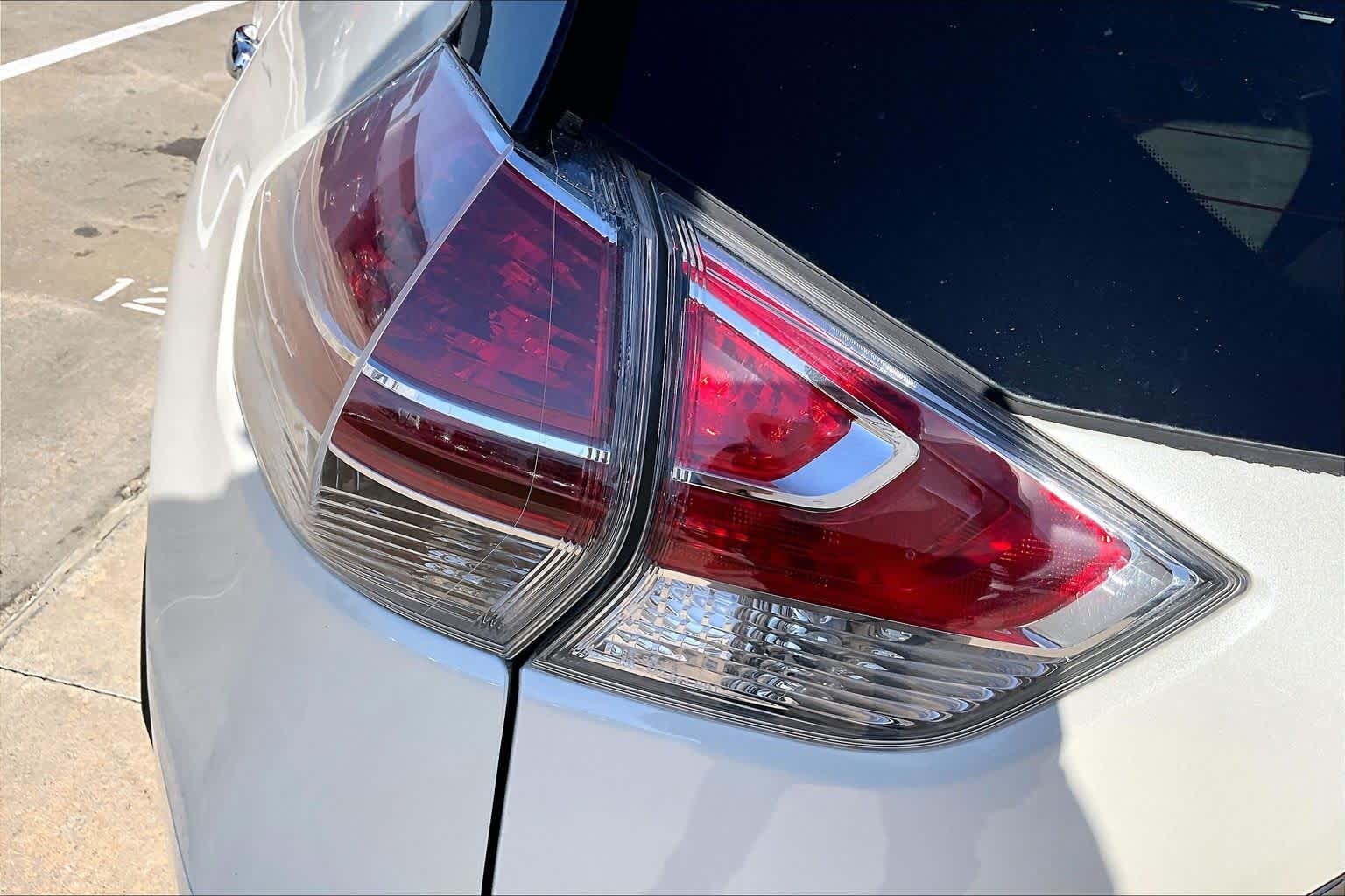 2015 Nissan Rogue SL Pearl White at Sterling McCall Nissan