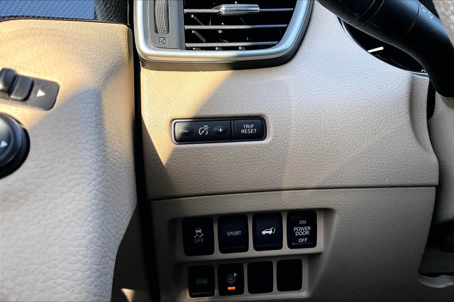 2015 Nissan Rogue SL Pearl White at Sterling McCall Nissan