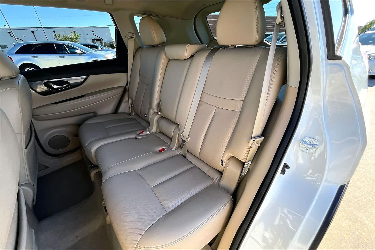 2015 Nissan Rogue SL Pearl White at Sterling McCall Nissan