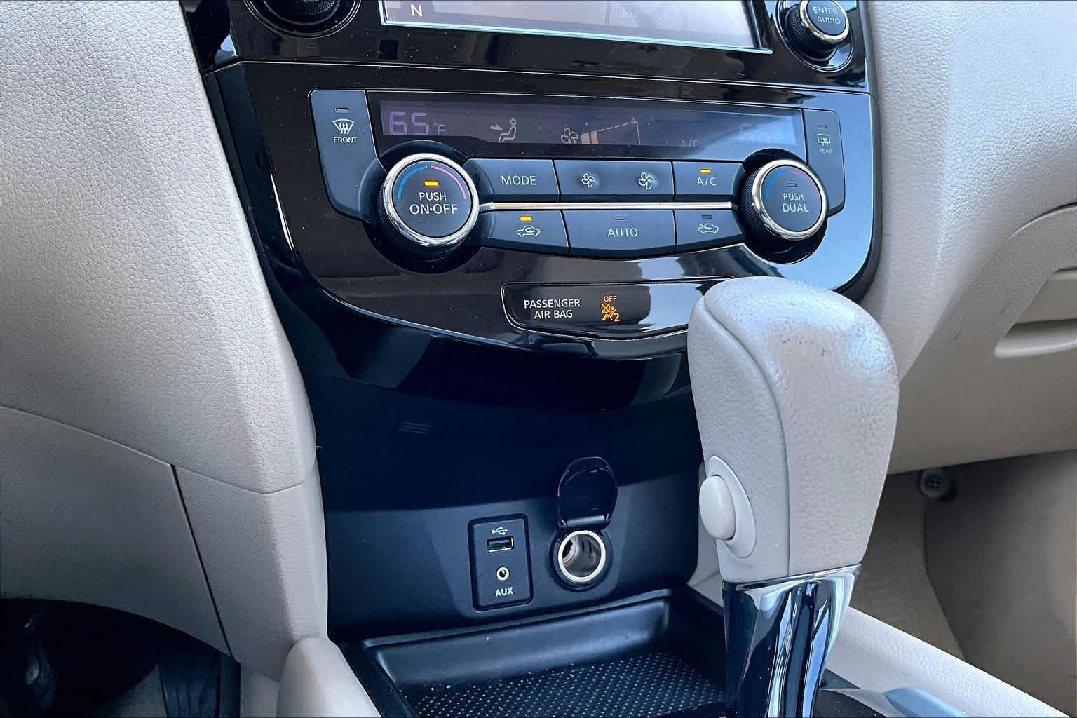 2015 Nissan Rogue SL Pearl White at Sterling McCall Nissan