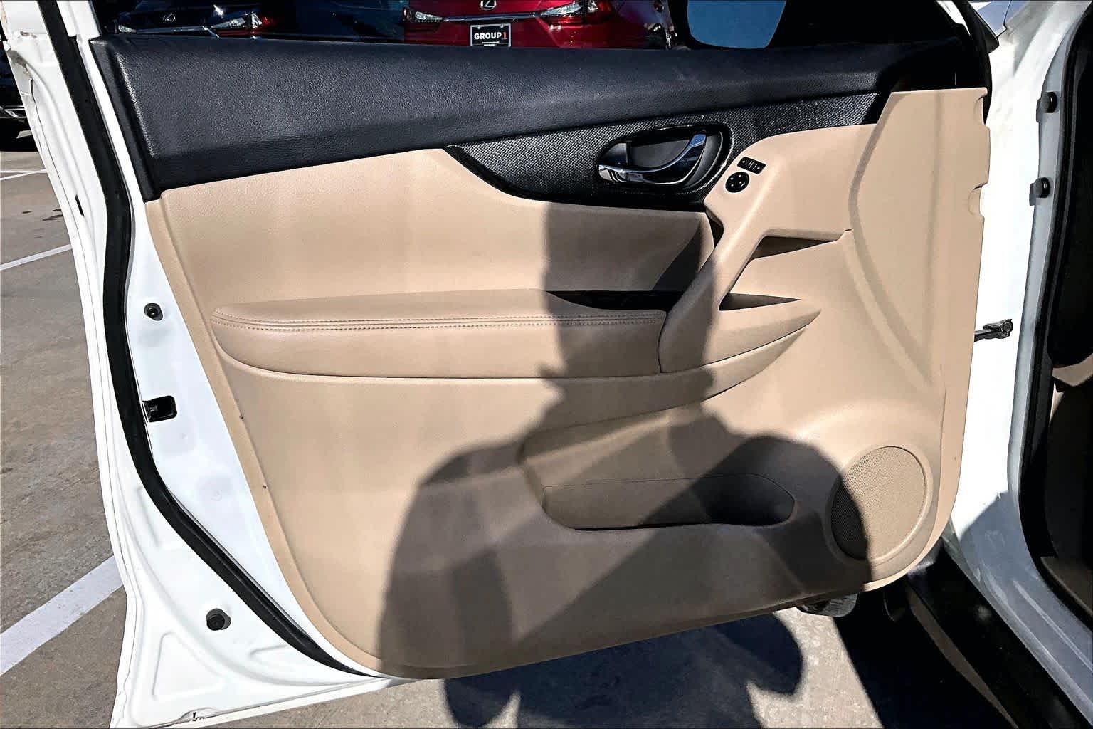 2015 Nissan Rogue SL Pearl White at Sterling McCall Nissan