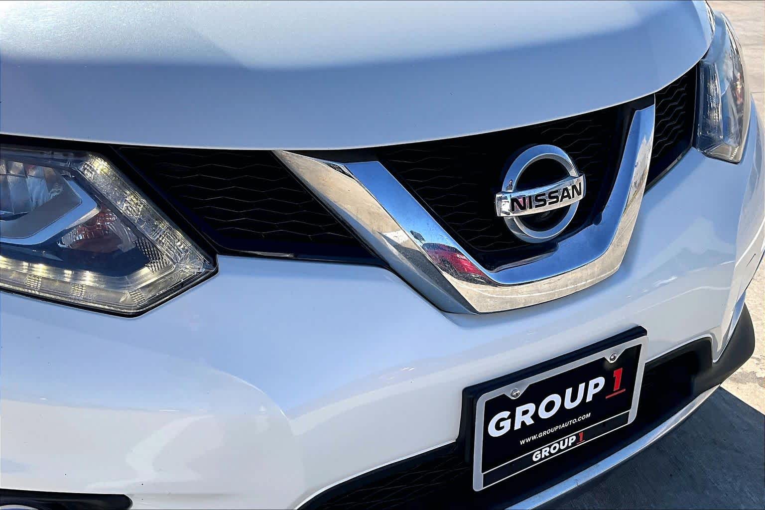 2015 Nissan Rogue SL Pearl White at Sterling McCall Nissan