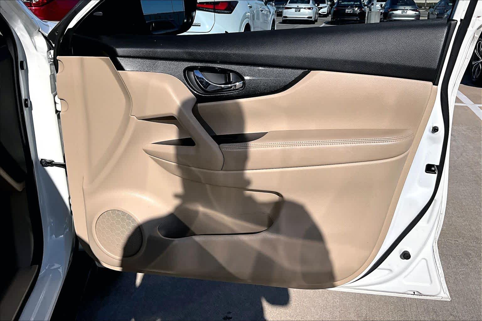 2015 Nissan Rogue SL Pearl White at Sterling McCall Nissan