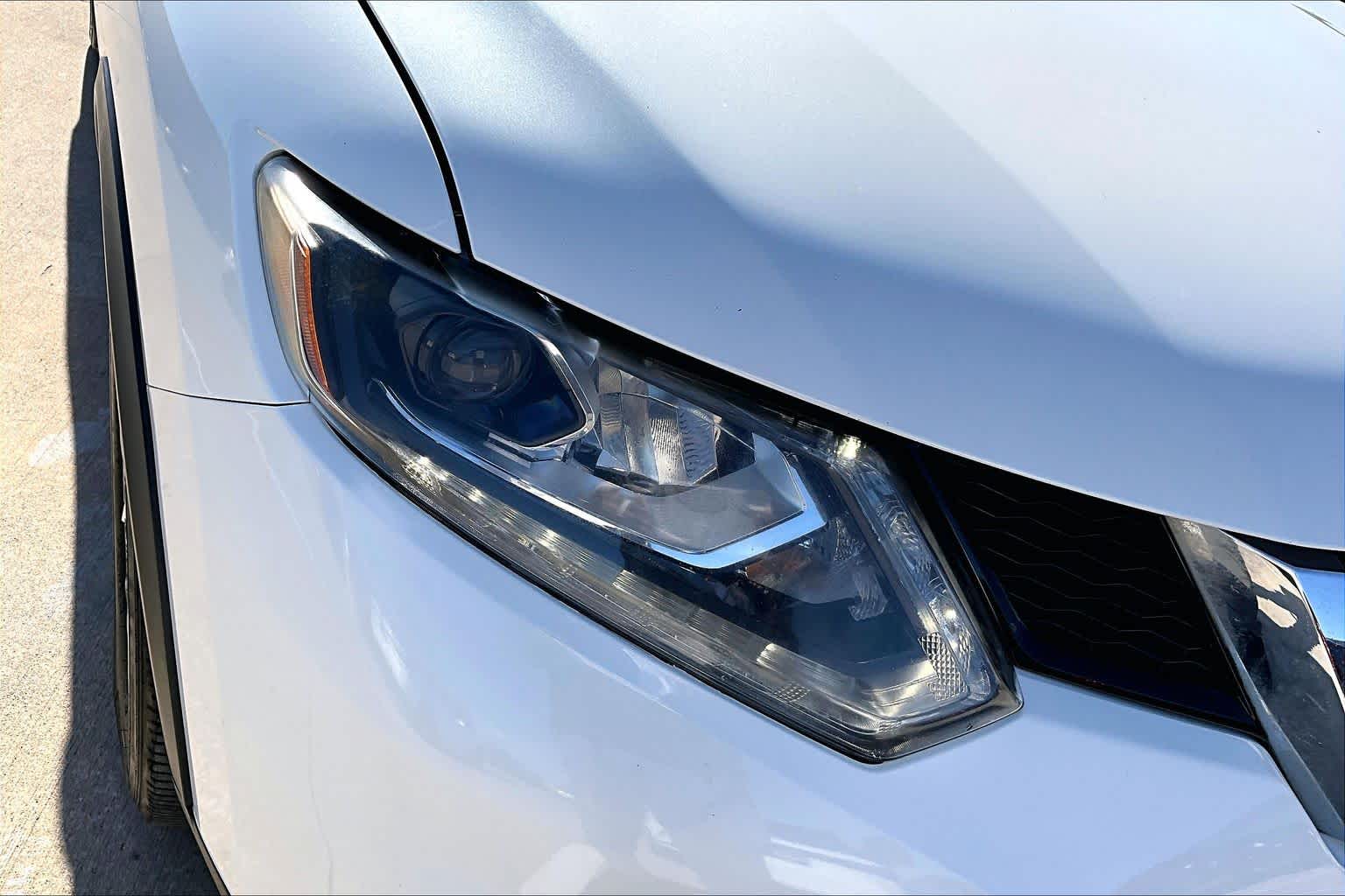 2015 Nissan Rogue SL Pearl White at Sterling McCall Nissan