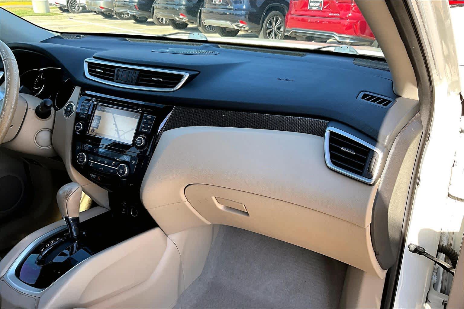 2015 Nissan Rogue SL Pearl White at Sterling McCall Nissan