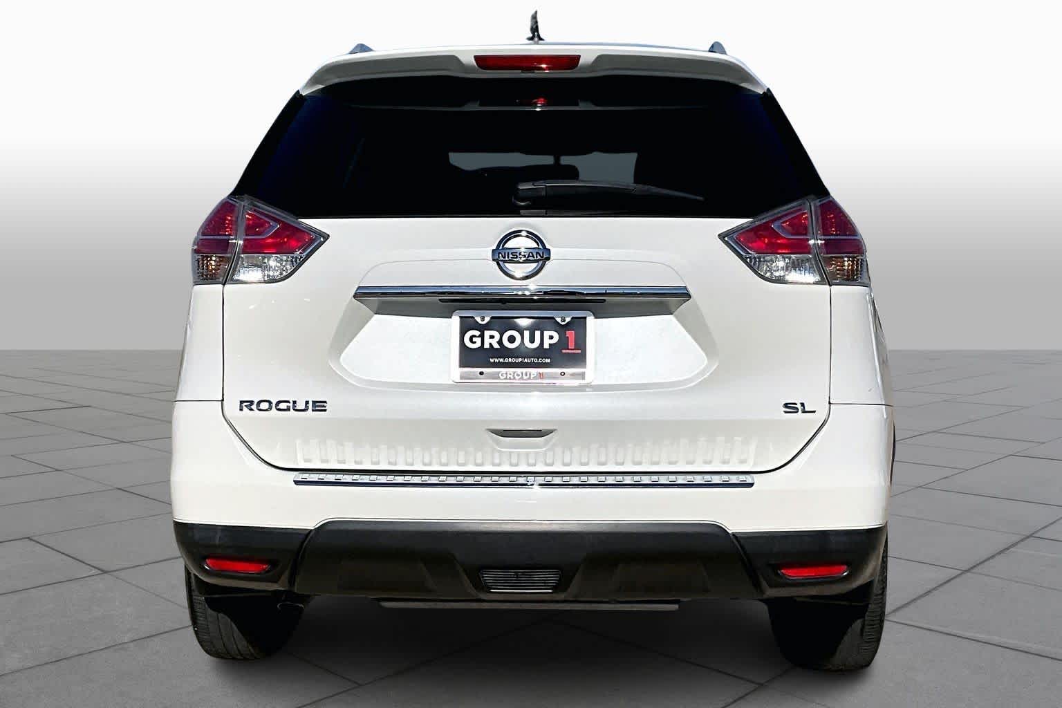 2015 Nissan Rogue SL Pearl White at Sterling McCall Nissan
